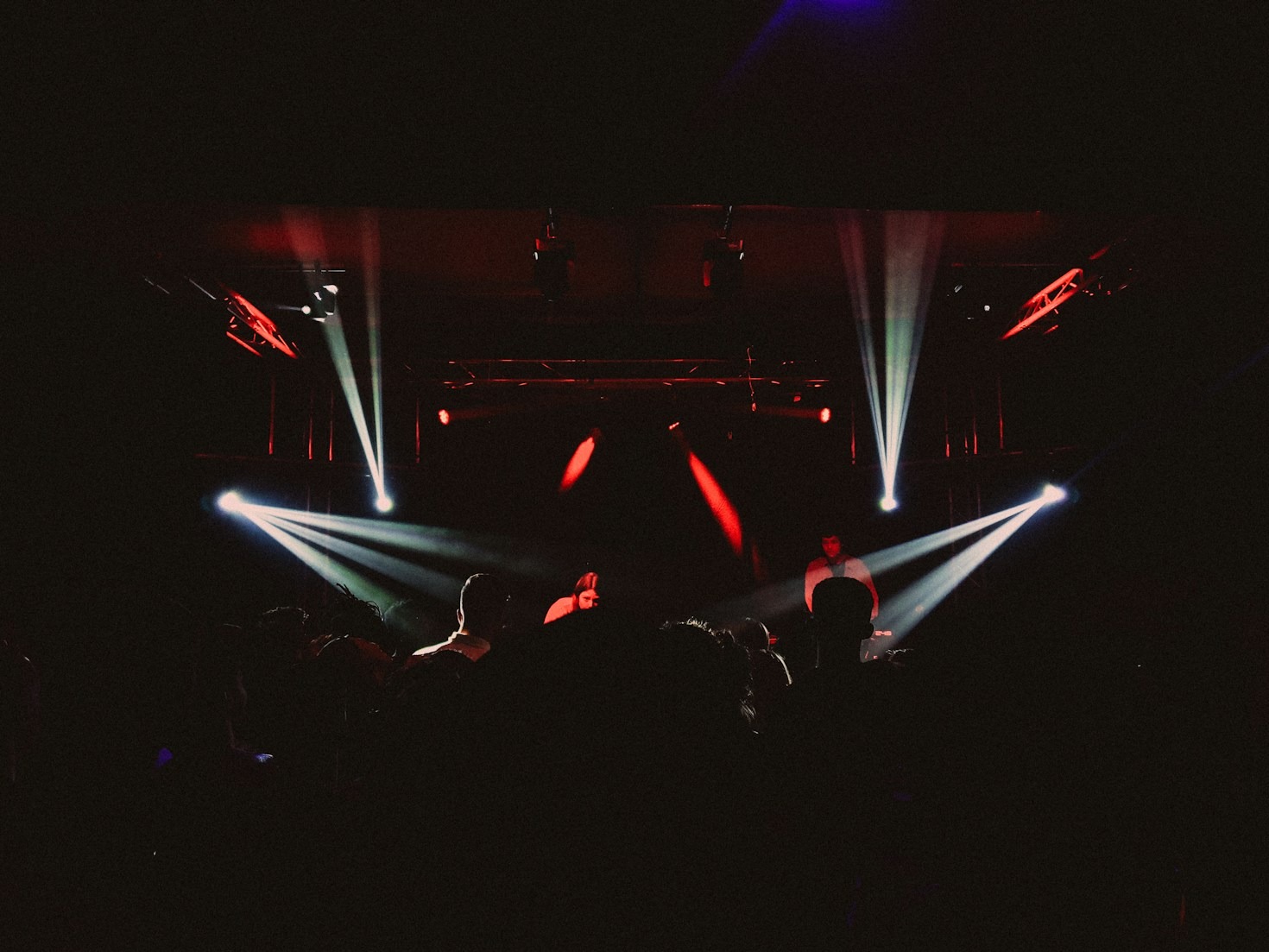 Projetos musicais que destacam a versatilidade de Nildo