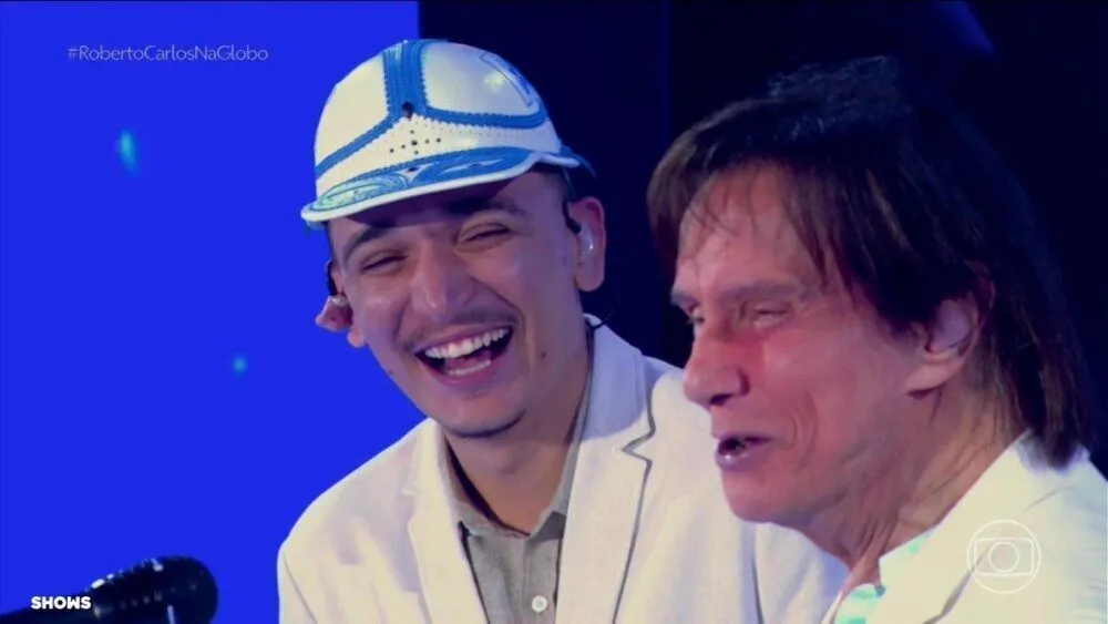 João Gomes se pronuncia após deixar palco durante show com Roberto Carlos