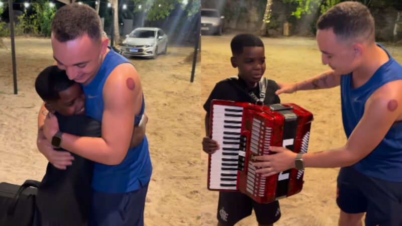 João Gomes presenteia cantor mirim Ruan Vitor com sanfona e promete cavalo