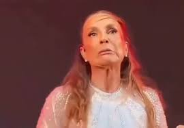 Ivete Sangalo viraliza com “caras e bocas” em show e divide a web: “Tá travada?”
