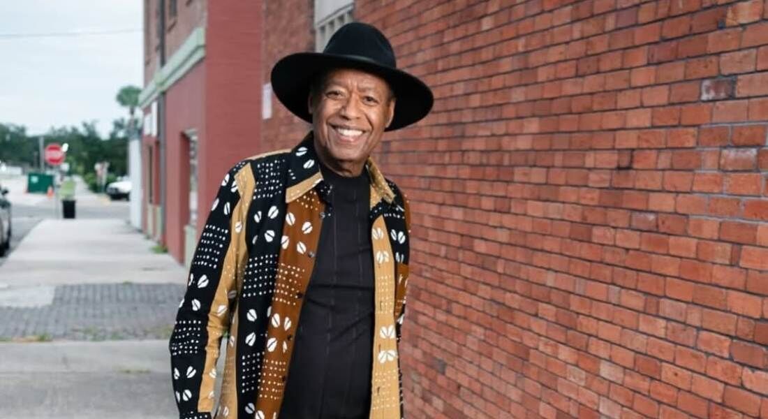 Morre Ron Kenoly, cantor gospel americano, aos 81 anos