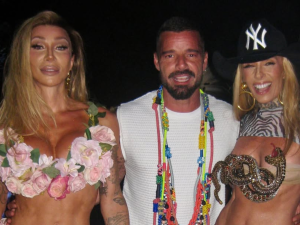 Ricky Martin curte Baile da Arara no Rio de Janeiro e celebra: “Começou o Carnaval!”