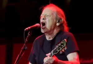 Stevie Young, guitarrista do AC/DC, é internado na Argentina antes de shows em Buenos Aires