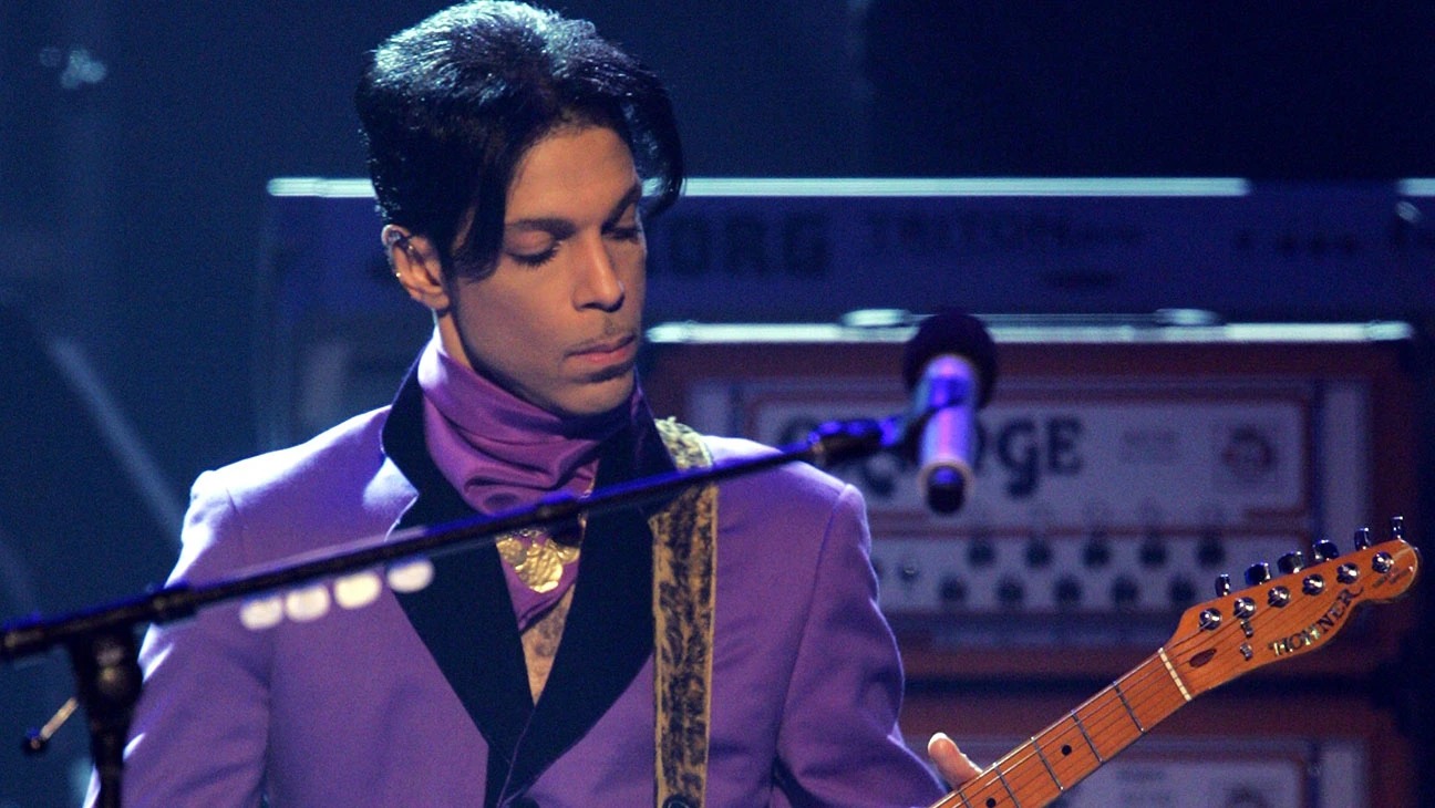 Morte de Prince completa 10 anos: relembre o legado do ícone que revolucionou a música