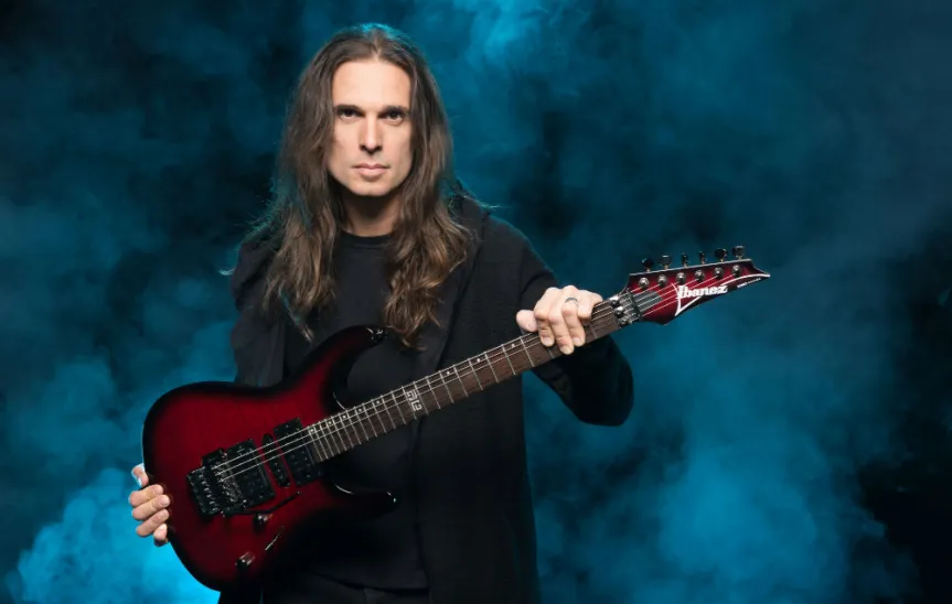 Kiko Loureiro sugere possível plágio em música do Arch Enemy e gera polêmica no rock