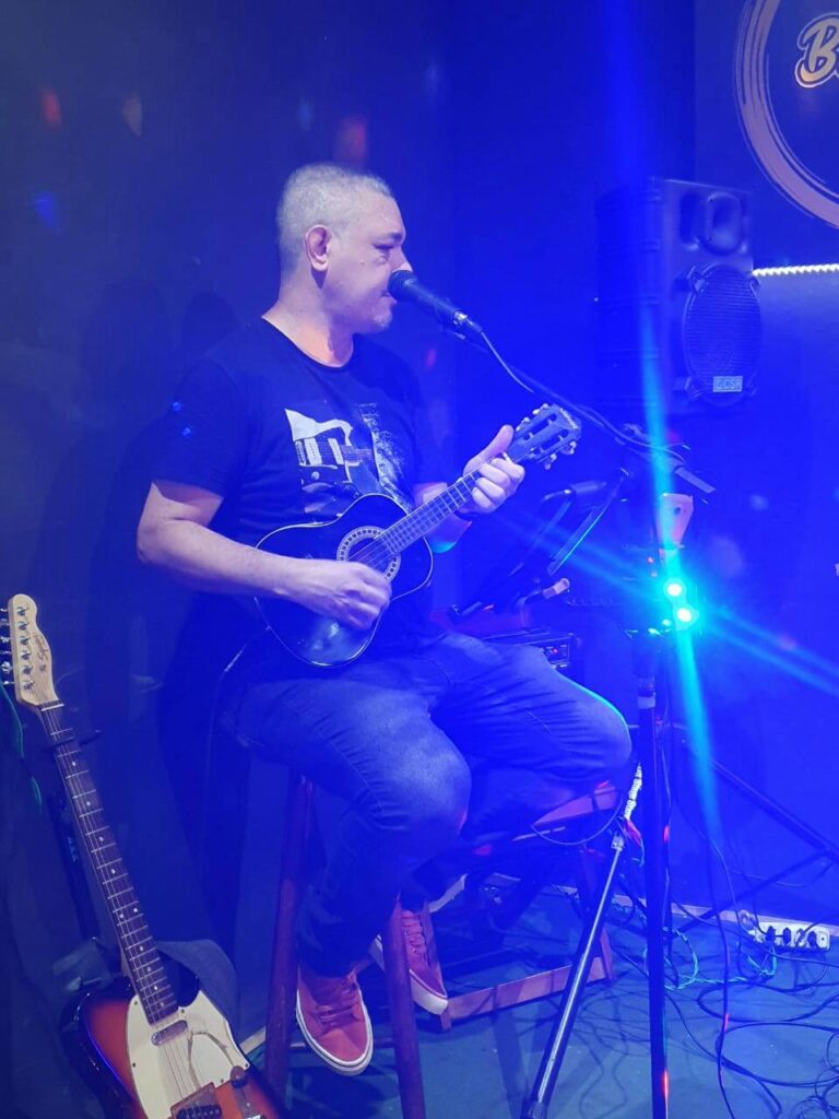 Cantor Voz e Violão para sua Festa, Aniversários e Eventos