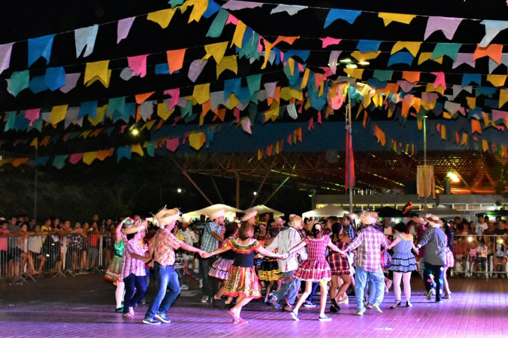 Cantor para Festa Junina 2026 no Rio de Janeiro: Nildo Racine Leva Música, Animação e Elegância ao Seu Evento