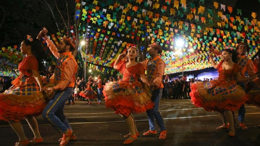 Cantor para Festa Junina 2026 no Rio de Janeiro: Nildo Racine Leva Música, Animação e Elegância ao Seu Evento
