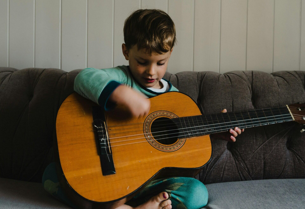 Curso de Guitarra do Zero com Nildo Racine: Aprenda a Tocar de Forma Prática e Profissional