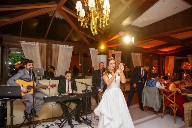 Contrate Música ao Vivo para o Seu Casamento no Rio de Janeiro: Voz e Violão para Tornar Seu Grande Dia Inesquecível