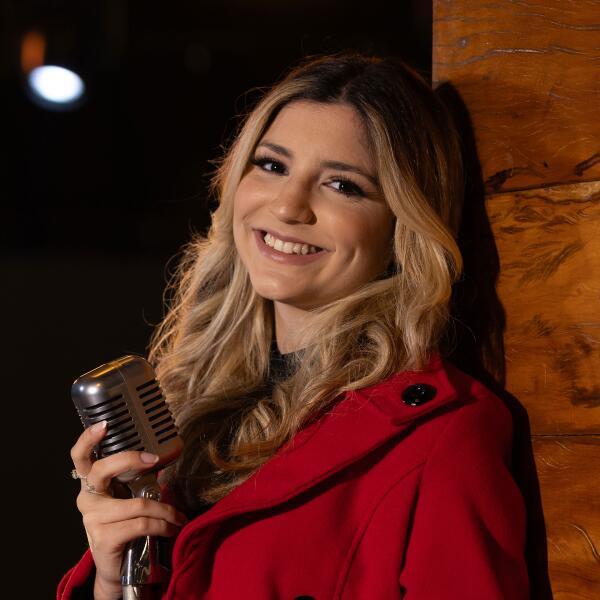 Saiba quem é Marina Versos, a artista escolhida para interpretar Marília Mendonça no filme do Prime Video