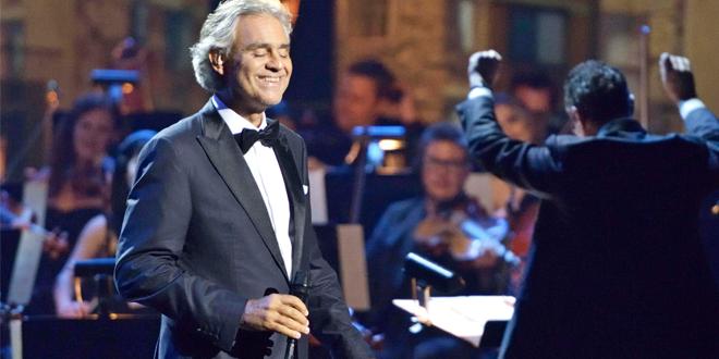 Cantor que se apresentou na abertura da Copa ficou cego em jogo de futebol: a emocionante história de Andrea Bocelli