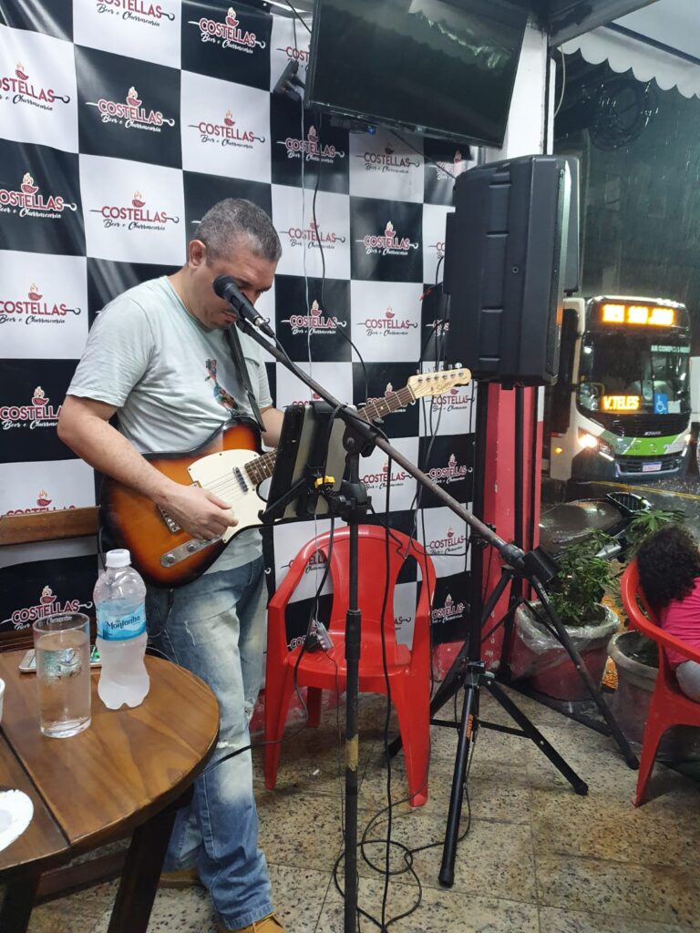 Cantor Voz e Violão no Maracanã