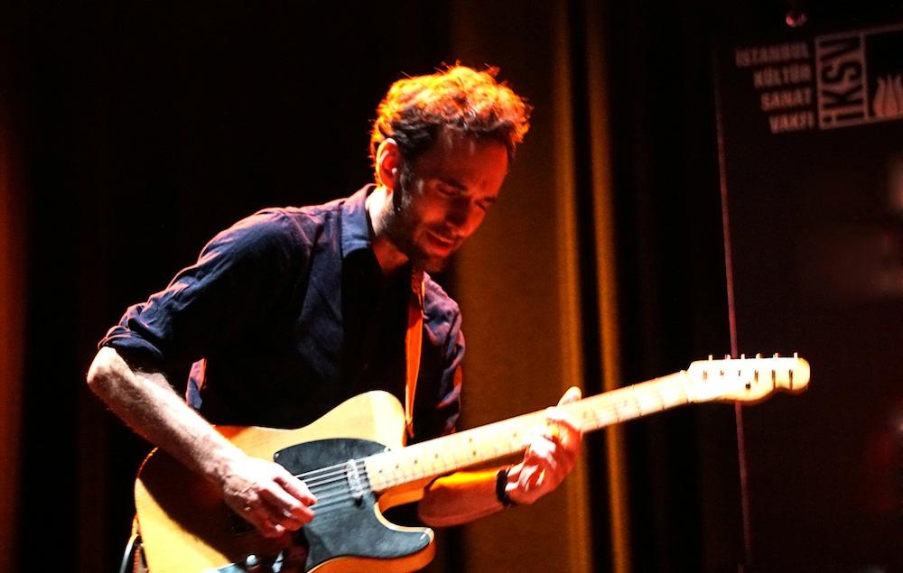 Julian Lage com Bob Dylan: O encontro entre um dos maiores guitarristas da atualidade e uma lenda da música