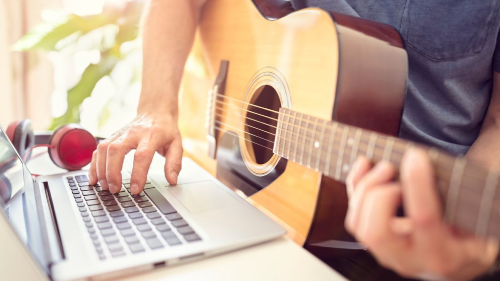 Curso de Guitarra Online – Aprenda Guitarra do Zero por Apenas R$ 100 ou 12x no Cartão